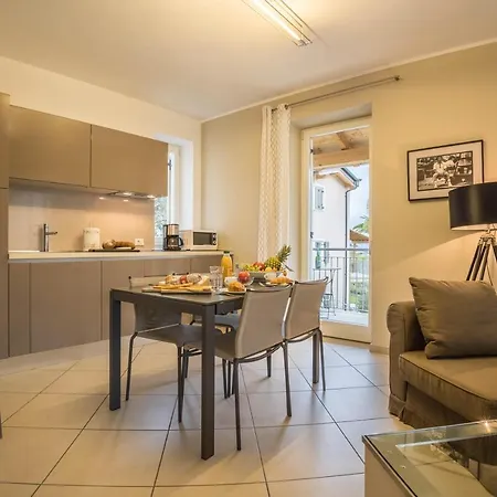La Tesoro Apartment *