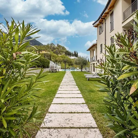 La Tesoro Apartment *